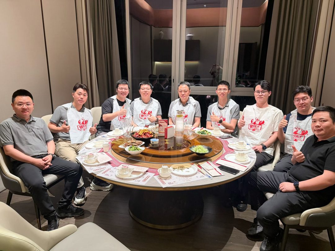 江苏拓创科研仪器邰总与管理团队端午节到访合肥，与拯救 HMI 团队合影